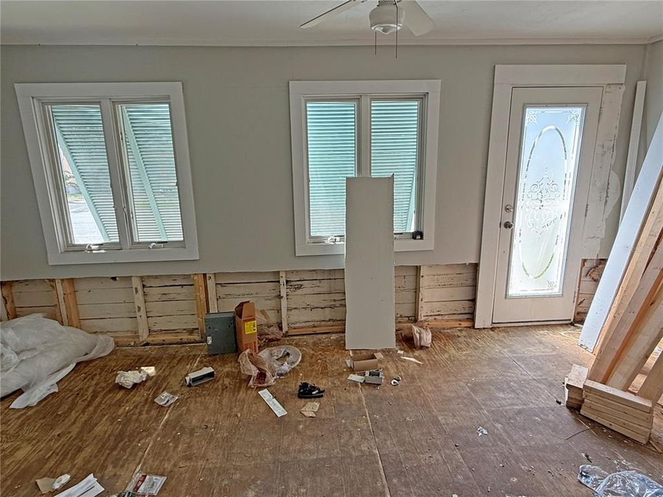 合同活跃: $225,000 (2 贝兹, 2 浴室, 1232 平方英尺)