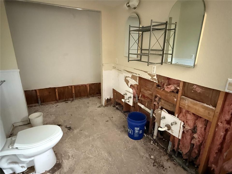 合同活跃: $225,000 (2 贝兹, 2 浴室, 1232 平方英尺)