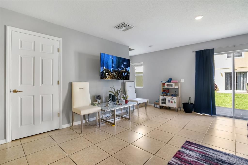 Active With Contract: $275,000 (3 beds, 2 baths, 1495 Square Feet)