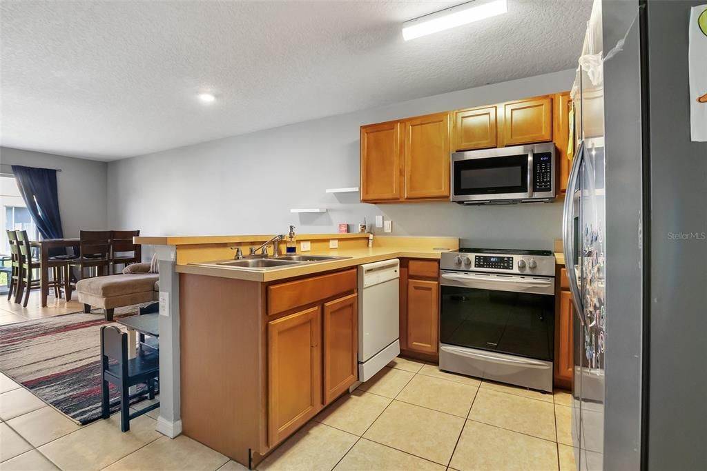 Active With Contract: $275,000 (3 beds, 2 baths, 1495 Square Feet)