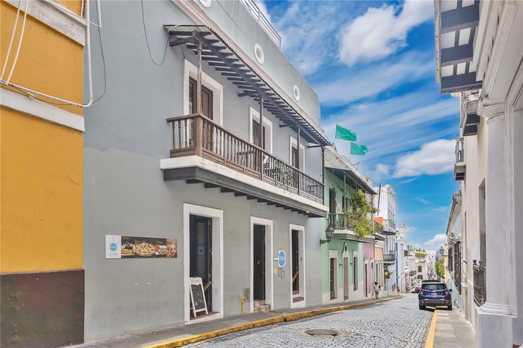 En Venta: $475,000 (1 camas, 1 baños, 877 Pies cuadrados)