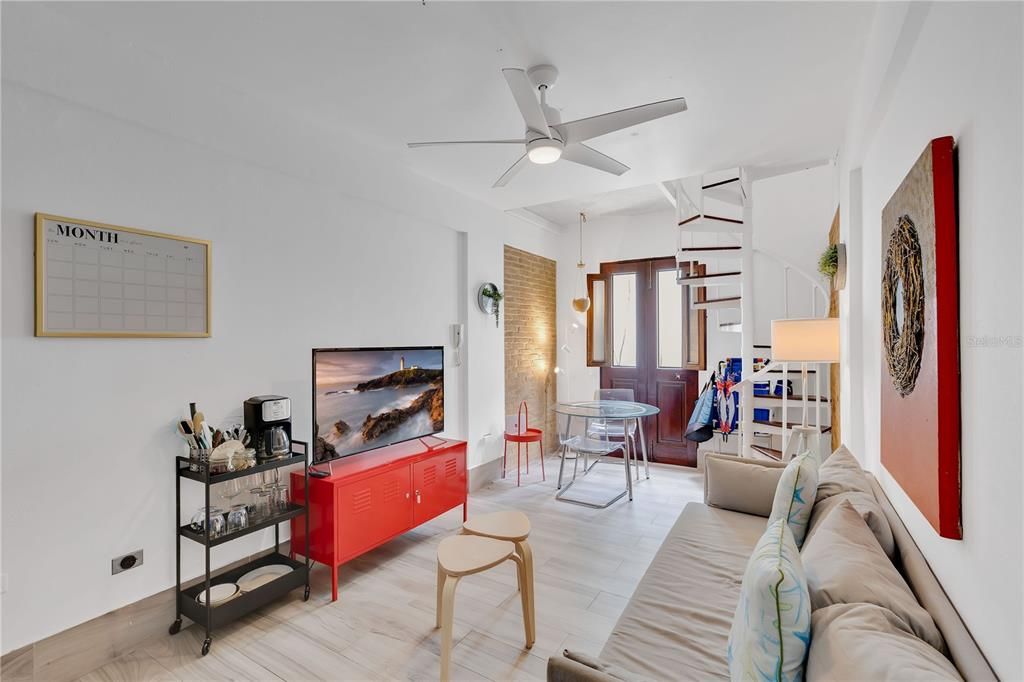 En Venta: $475,000 (1 camas, 1 baños, 877 Pies cuadrados)