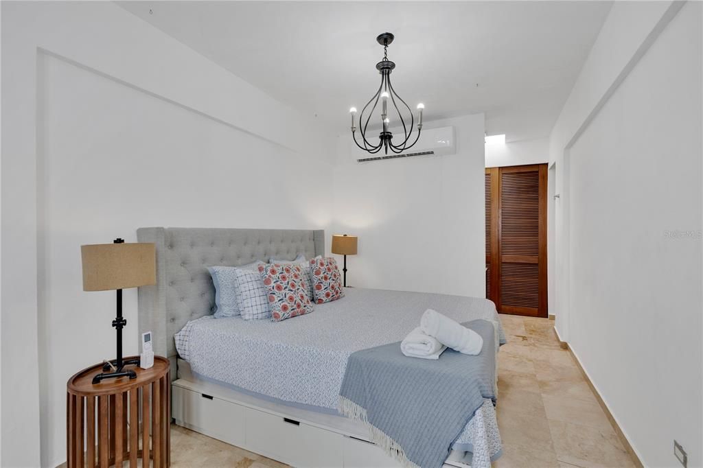 En Venta: $475,000 (1 camas, 1 baños, 877 Pies cuadrados)