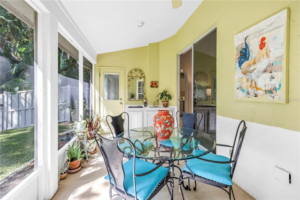 For Sale: $689,000 (3 beds, 2 baths, 1940 Square Feet)