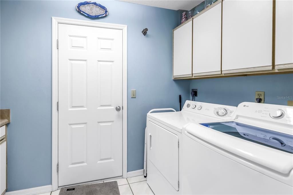 For Sale: $689,000 (3 beds, 2 baths, 1940 Square Feet)