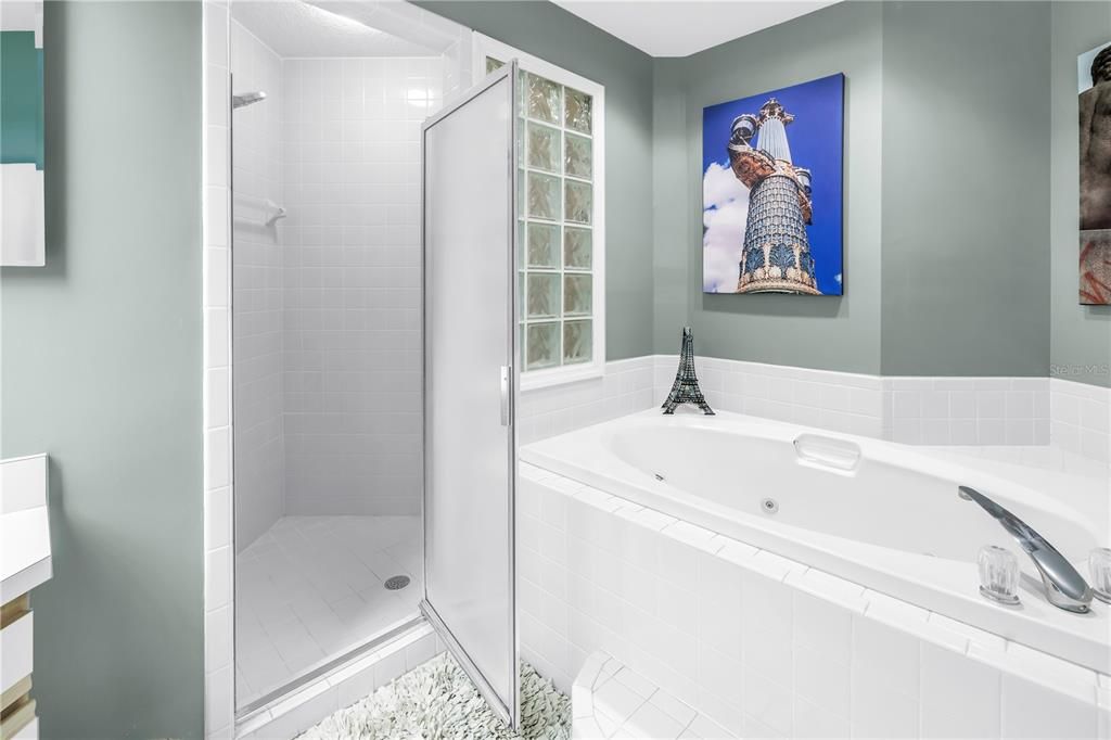 For Sale: $689,000 (3 beds, 2 baths, 1940 Square Feet)