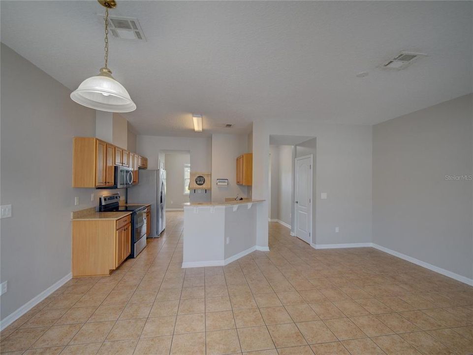 Active With Contract: $359,000 (3 beds, 2 baths, 1480 Square Feet)