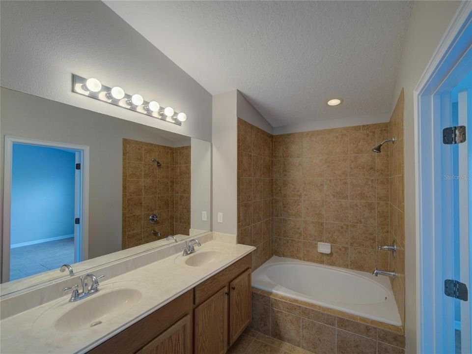 Active With Contract: $359,000 (3 beds, 2 baths, 1480 Square Feet)