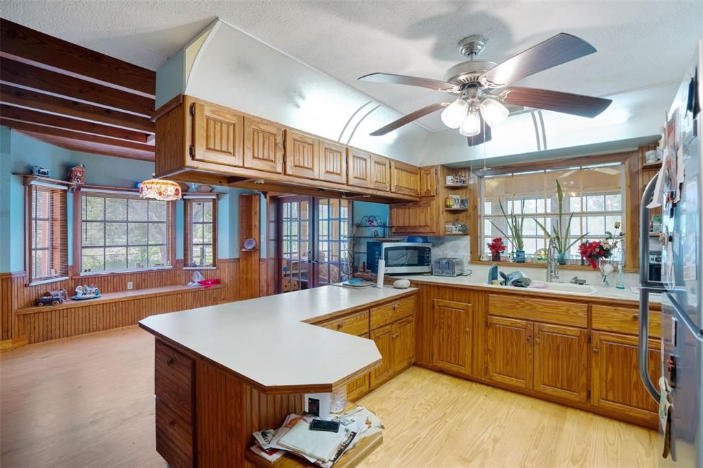 Active With Contract: $600,000 (6 beds, 4 baths, 3304 Square Feet)