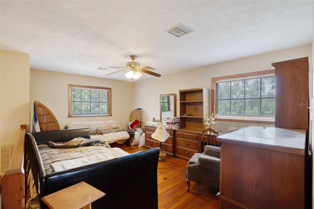 Active With Contract: $600,000 (6 beds, 4 baths, 3304 Square Feet)