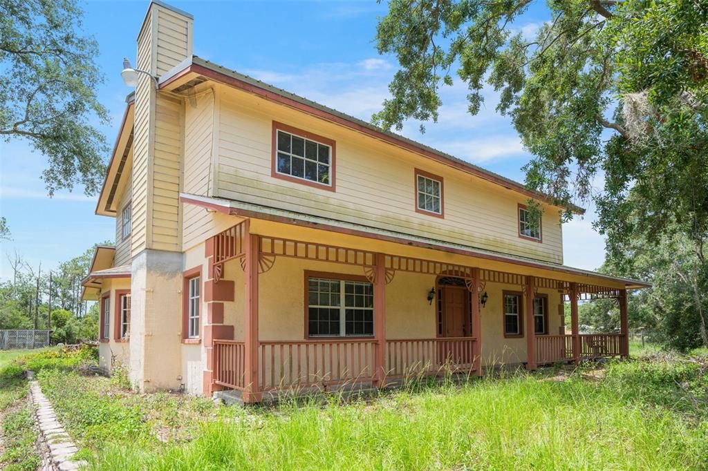 Active With Contract: $600,000 (6 beds, 4 baths, 3304 Square Feet)