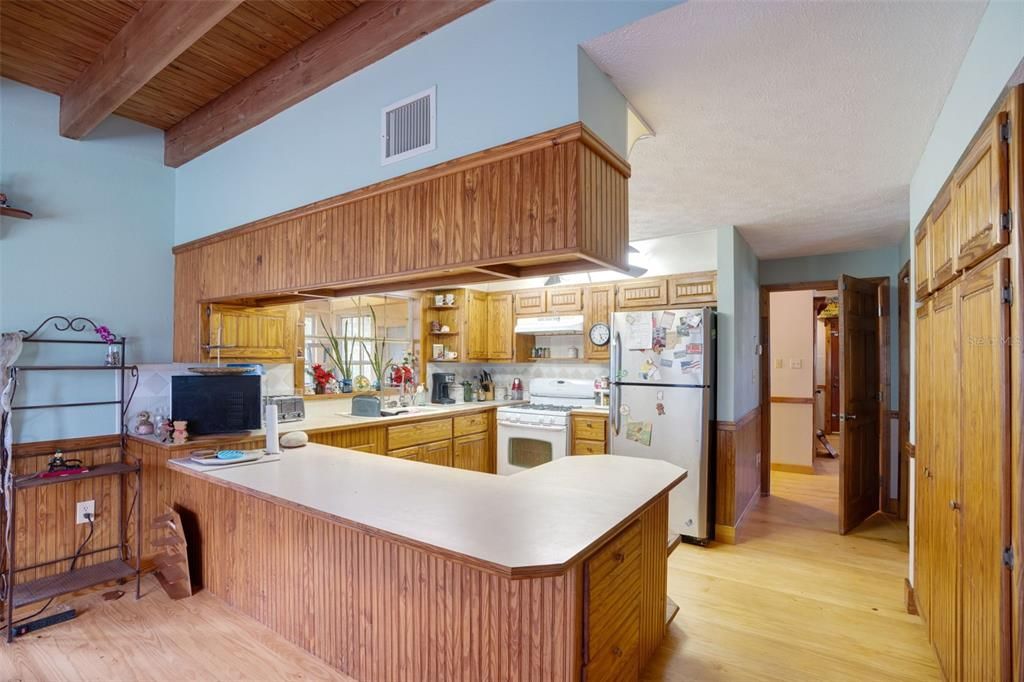 Active With Contract: $600,000 (6 beds, 4 baths, 3304 Square Feet)