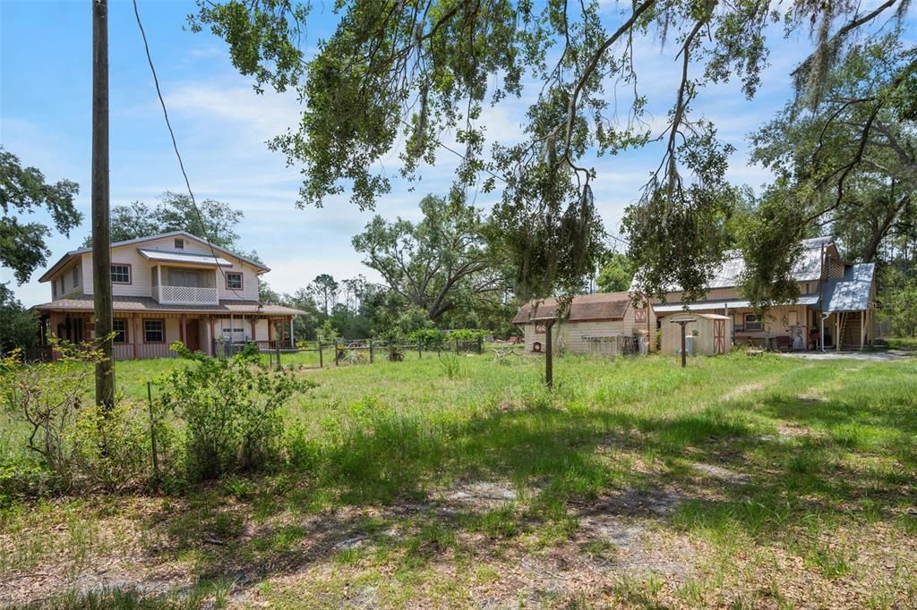 Active With Contract: $600,000 (6 beds, 4 baths, 3304 Square Feet)