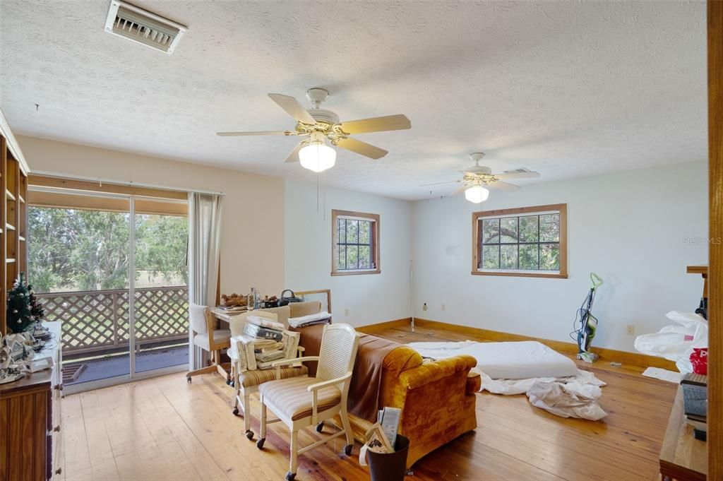 Active With Contract: $600,000 (6 beds, 4 baths, 3304 Square Feet)