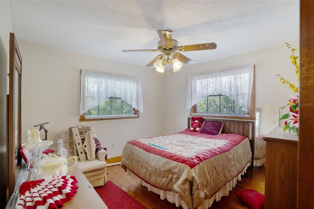 Active With Contract: $600,000 (6 beds, 4 baths, 3304 Square Feet)