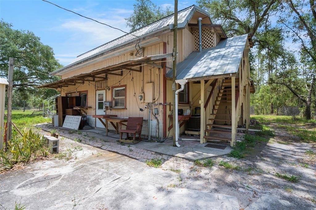 Active With Contract: $600,000 (6 beds, 4 baths, 3304 Square Feet)