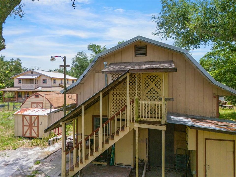 Active With Contract: $600,000 (6 beds, 4 baths, 3304 Square Feet)