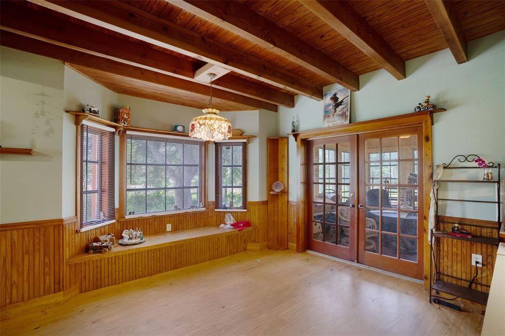 Active With Contract: $600,000 (6 beds, 4 baths, 3304 Square Feet)