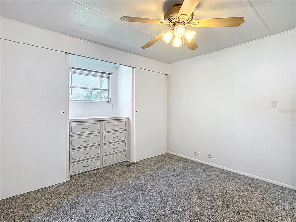 Active With Contract: $139,000 (2 beds, 2 baths, 1296 Square Feet)