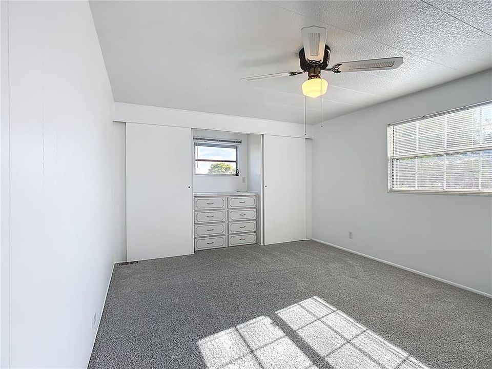 Active With Contract: $139,000 (2 beds, 2 baths, 1296 Square Feet)