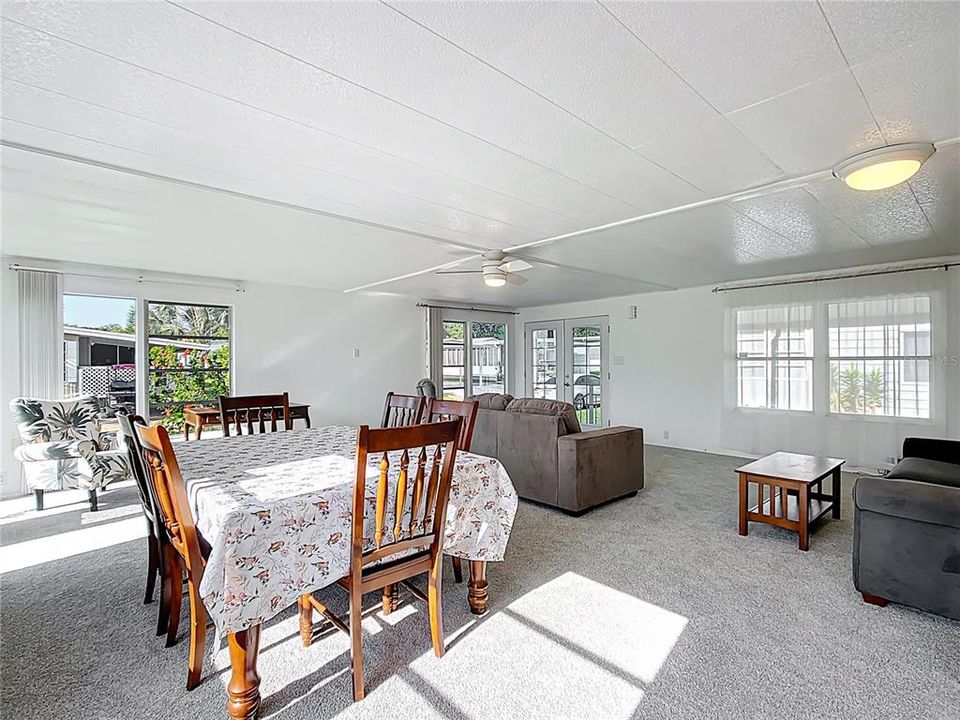 Active With Contract: $139,000 (2 beds, 2 baths, 1296 Square Feet)