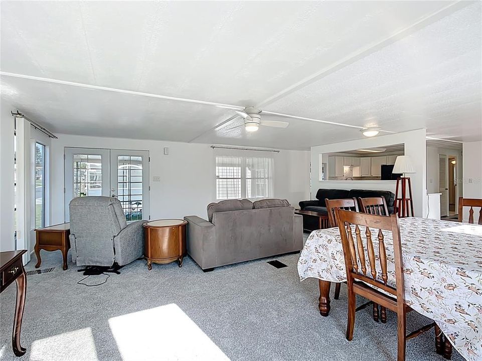 Active With Contract: $139,000 (2 beds, 2 baths, 1296 Square Feet)