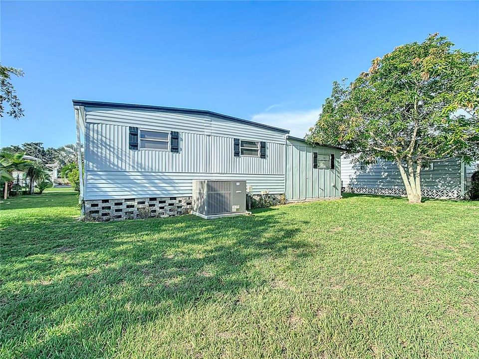 Active With Contract: $139,000 (2 beds, 2 baths, 1296 Square Feet)