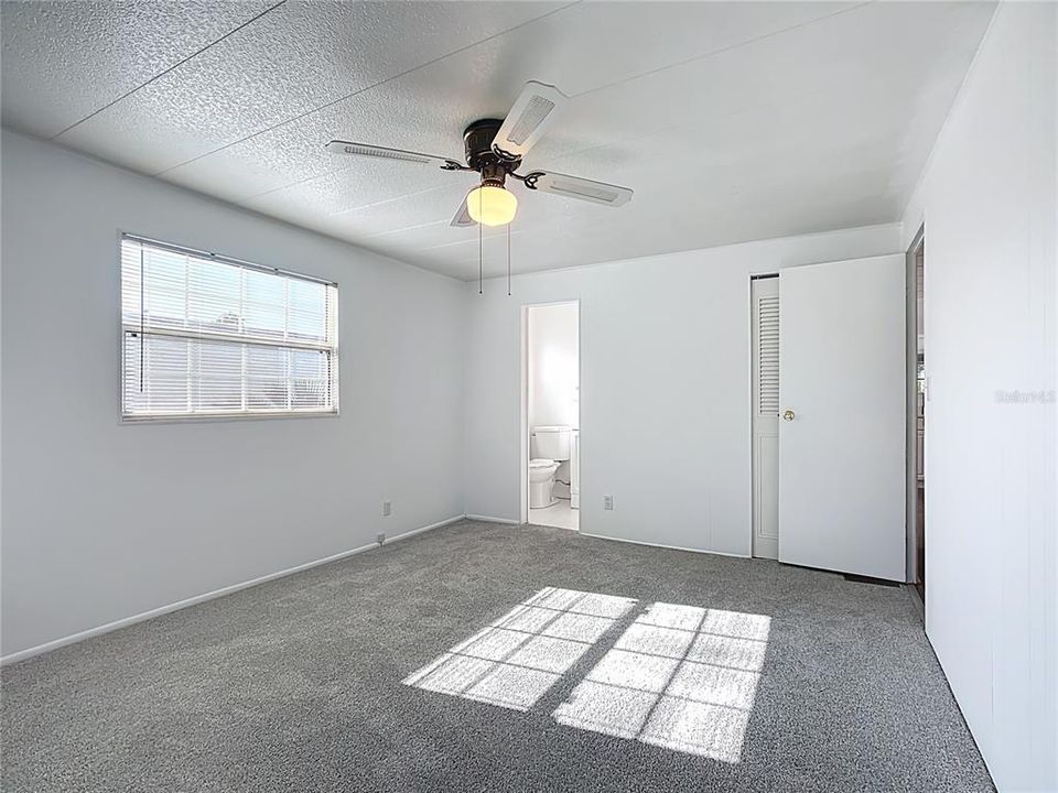 Active With Contract: $139,000 (2 beds, 2 baths, 1296 Square Feet)