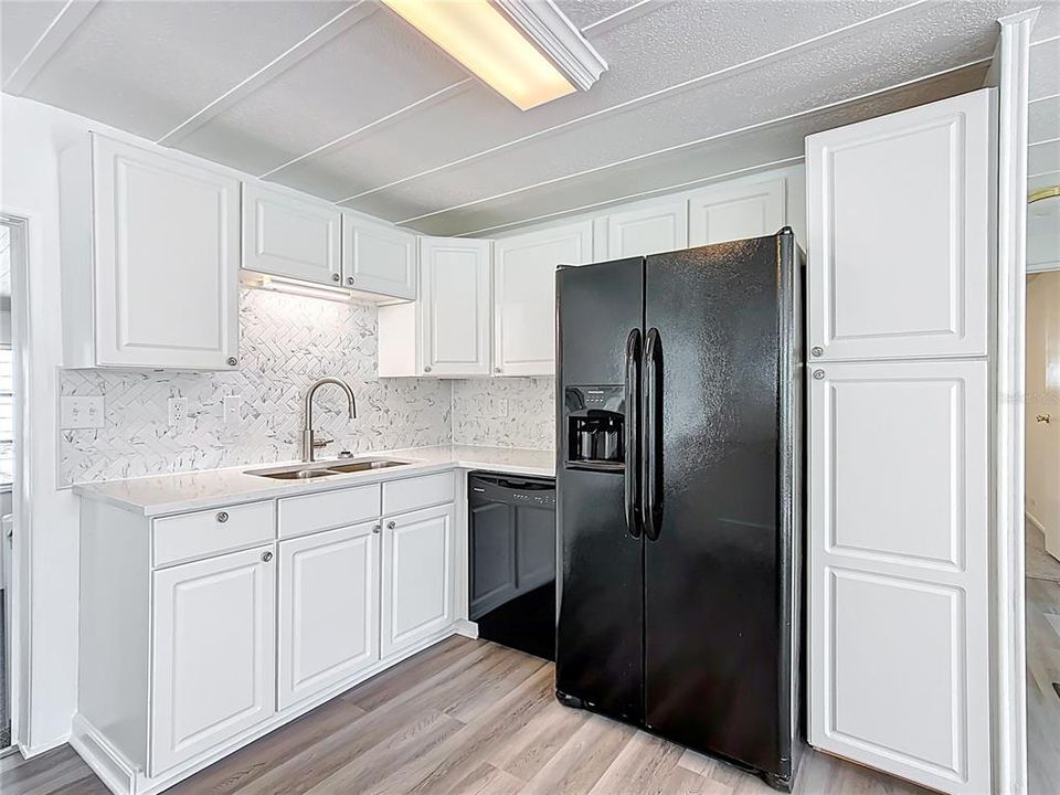 Active With Contract: $139,000 (2 beds, 2 baths, 1296 Square Feet)