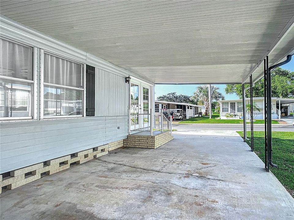 Active With Contract: $139,000 (2 beds, 2 baths, 1296 Square Feet)