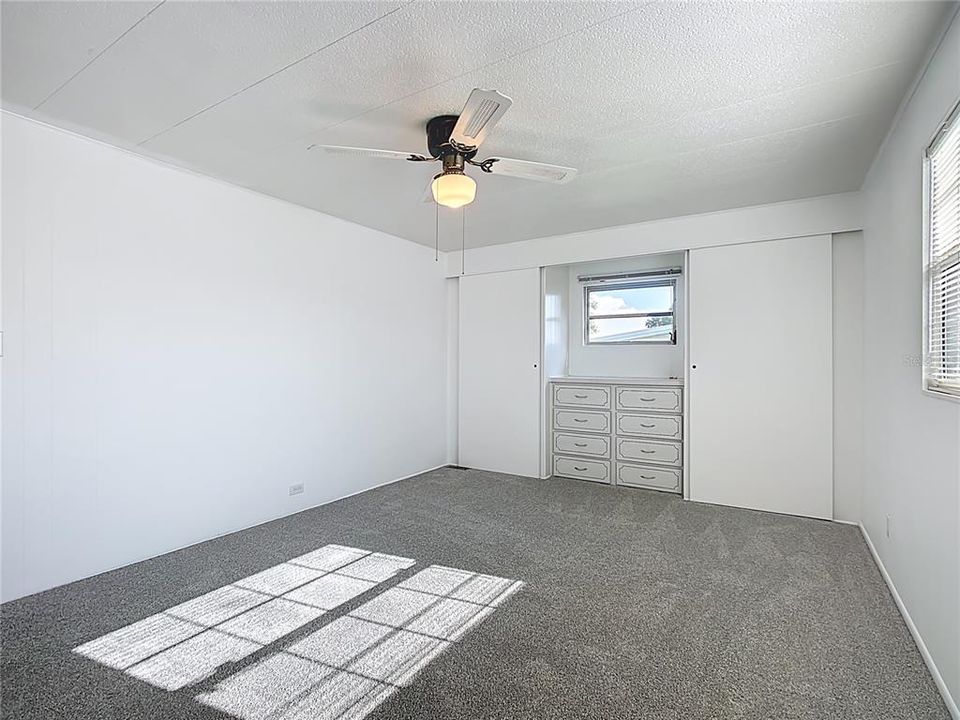 Active With Contract: $139,000 (2 beds, 2 baths, 1296 Square Feet)