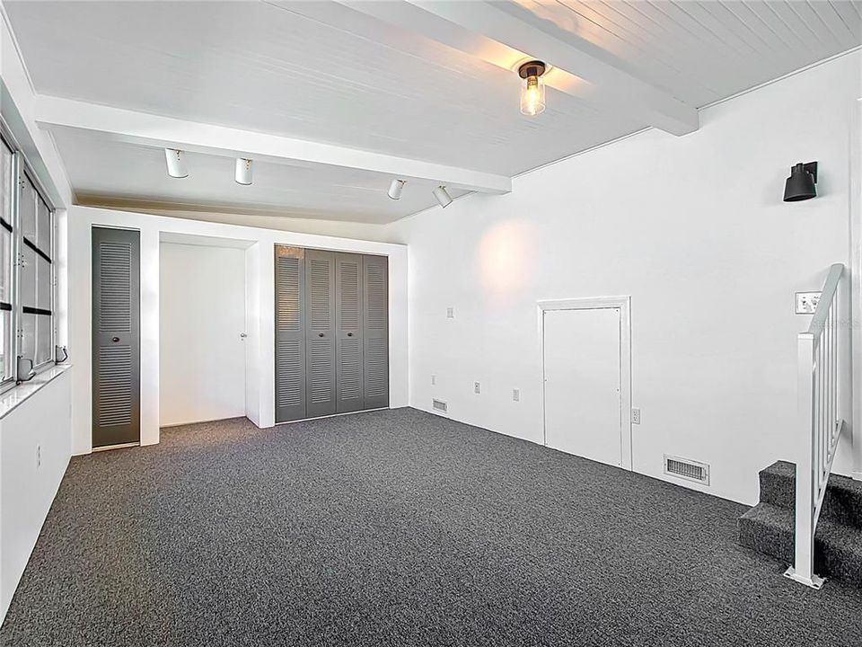 Active With Contract: $139,000 (2 beds, 2 baths, 1296 Square Feet)