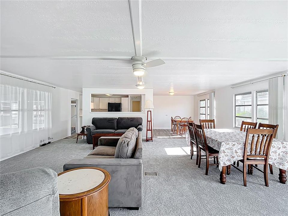 Active With Contract: $139,000 (2 beds, 2 baths, 1296 Square Feet)