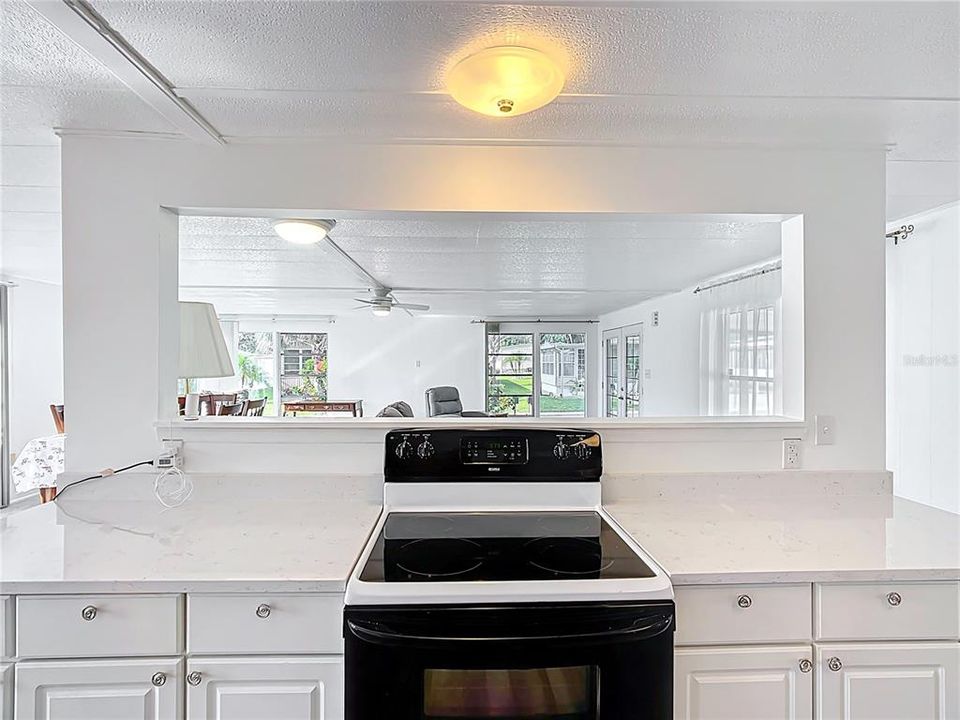 Active With Contract: $139,000 (2 beds, 2 baths, 1296 Square Feet)