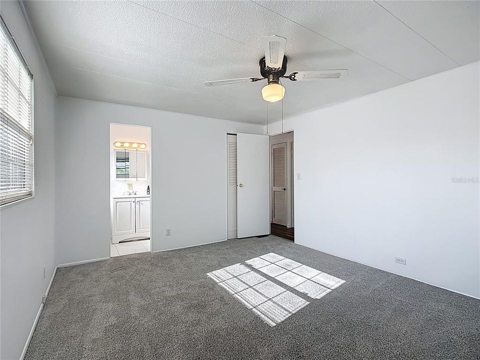 Active With Contract: $139,000 (2 beds, 2 baths, 1296 Square Feet)