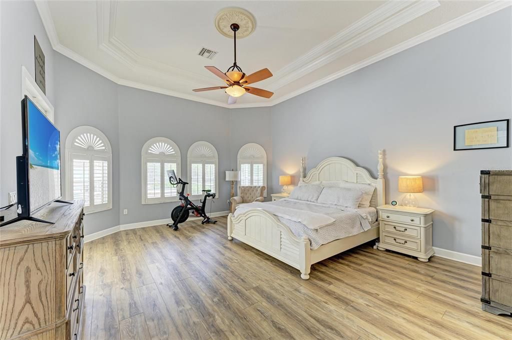 For Sale: $1,899,900 (5 beds, 4 baths, 3890 Square Feet)