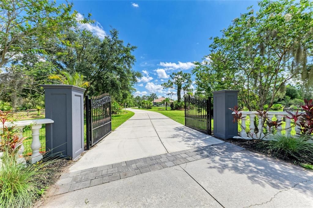 For Sale: $1,899,900 (5 beds, 4 baths, 3890 Square Feet)