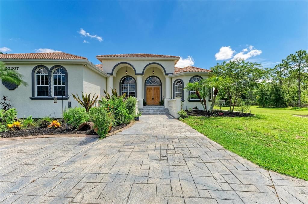 For Sale: $1,899,900 (5 beds, 4 baths, 3890 Square Feet)