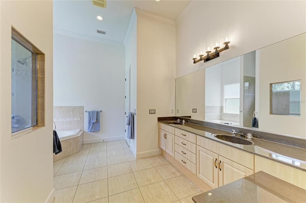 For Sale: $1,899,900 (5 beds, 4 baths, 3890 Square Feet)