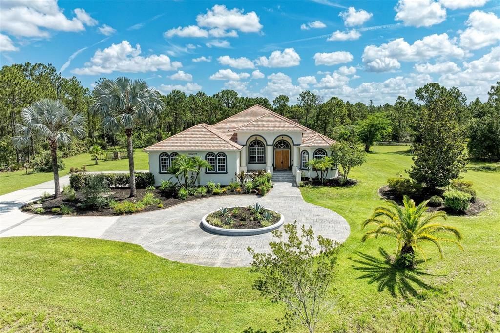 For Sale: $1,899,900 (5 beds, 4 baths, 3890 Square Feet)