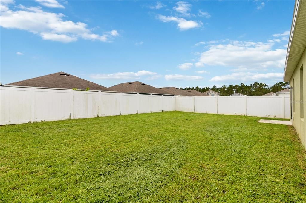 Active With Contract: $1,895 (4 beds, 2 baths, 1751 Square Feet)