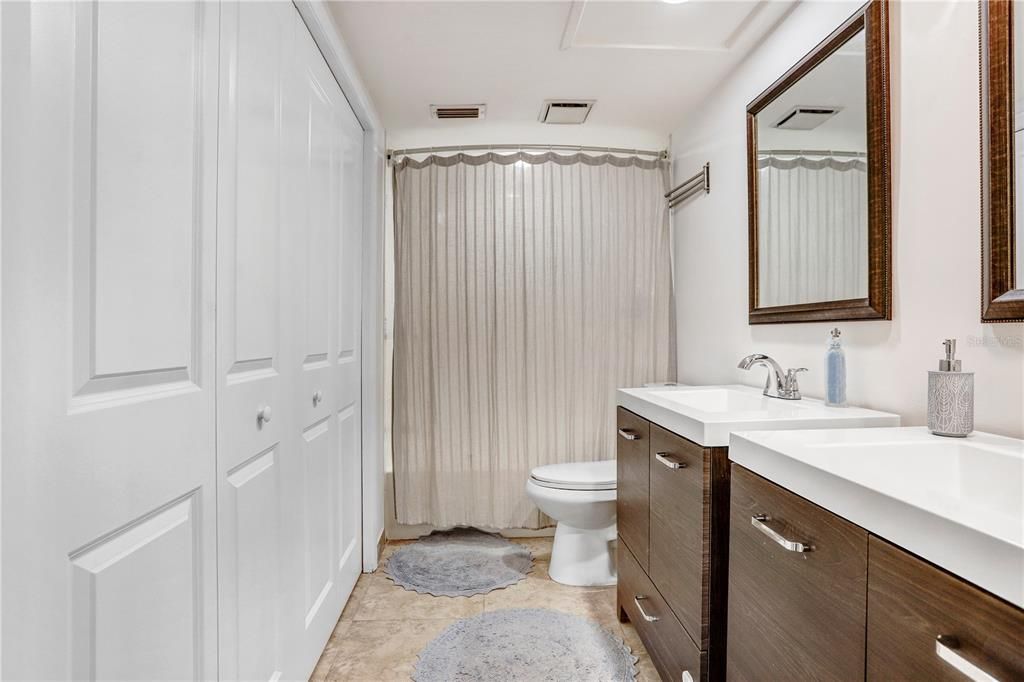 Activo con contrato: $159,000 (2 camas, 2 baños, 1324 Pies cuadrados)