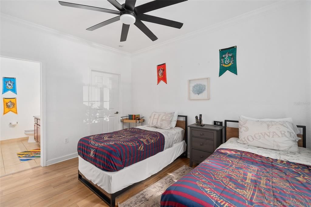 待售: $185,000 (2 贝兹, 2 浴室, 1134 平方英尺)