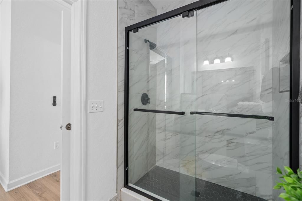 待售: $185,000 (2 贝兹, 2 浴室, 1134 平方英尺)