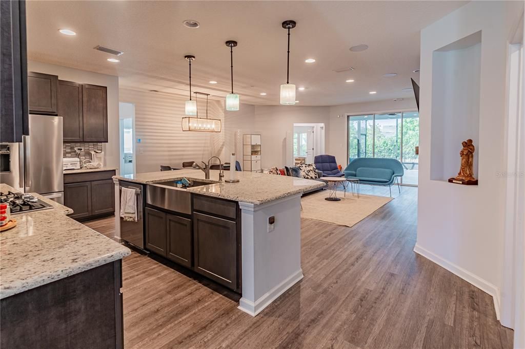 For Sale: $750,000 (5 beds, 4 baths, 3332 Square Feet)