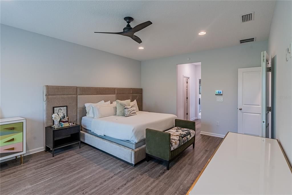 For Sale: $750,000 (5 beds, 4 baths, 3332 Square Feet)