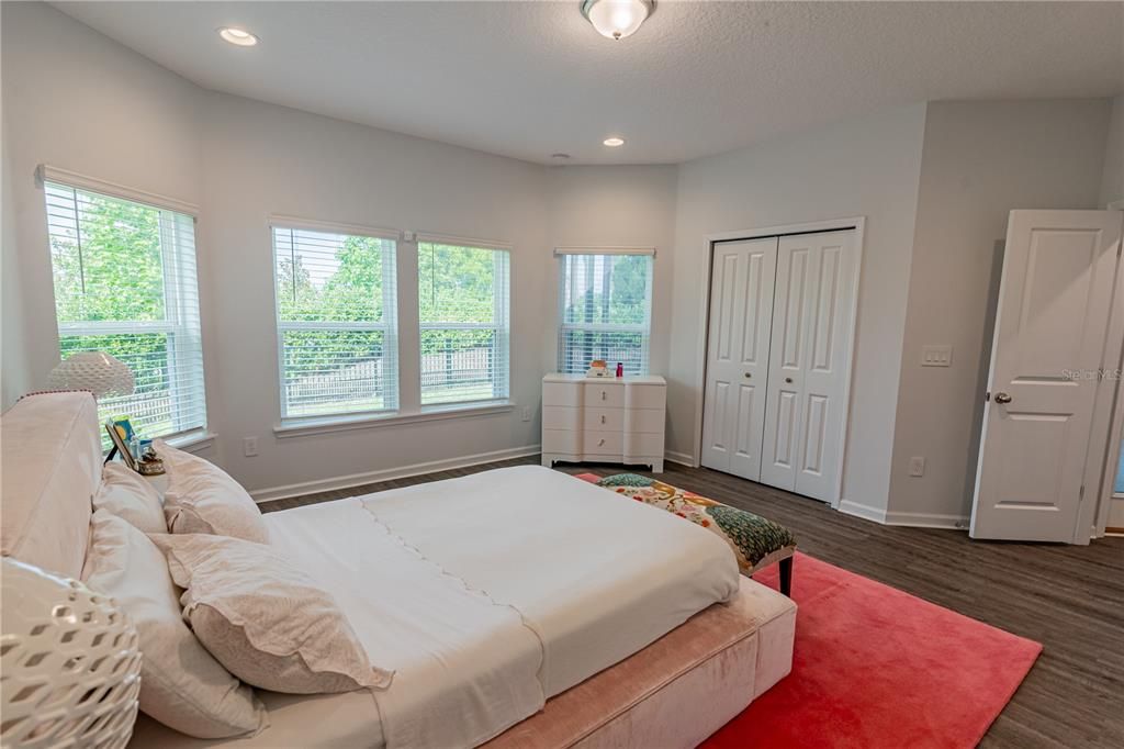 For Sale: $750,000 (5 beds, 4 baths, 3332 Square Feet)