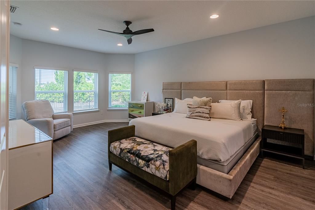 For Sale: $750,000 (5 beds, 4 baths, 3332 Square Feet)