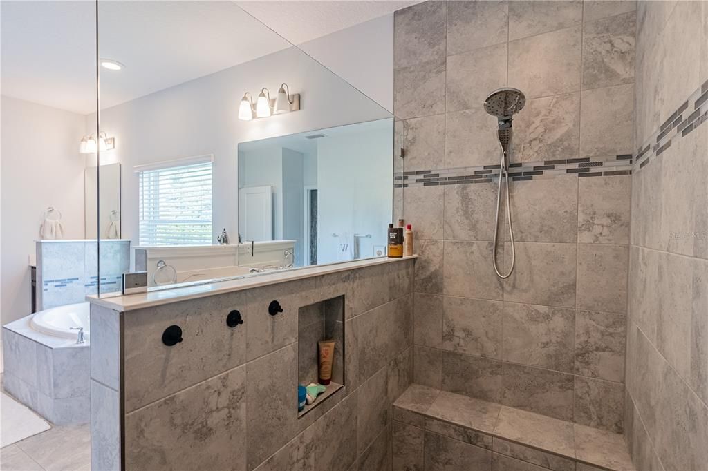 For Sale: $750,000 (5 beds, 4 baths, 3332 Square Feet)