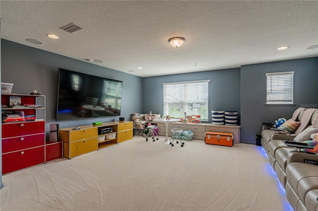 For Sale: $750,000 (5 beds, 4 baths, 3332 Square Feet)